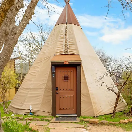 White Buffalo - Tipi 7